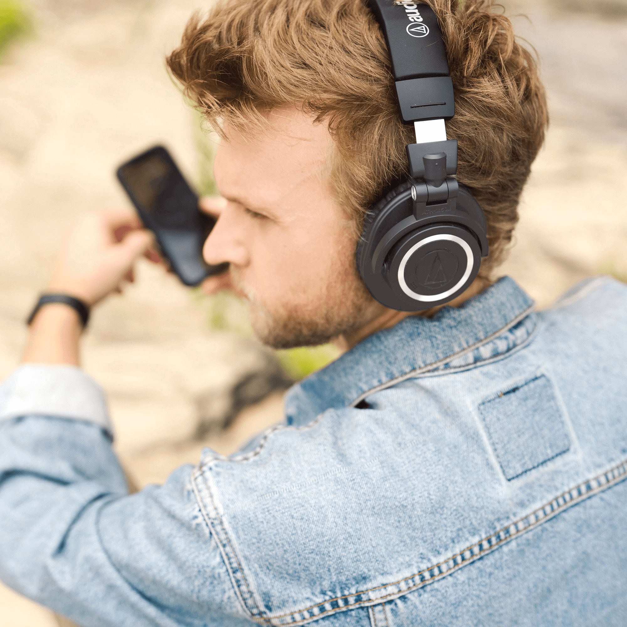 Audio Technica M50xBt2 Headphones: Versatile & High-Quality — Eightify